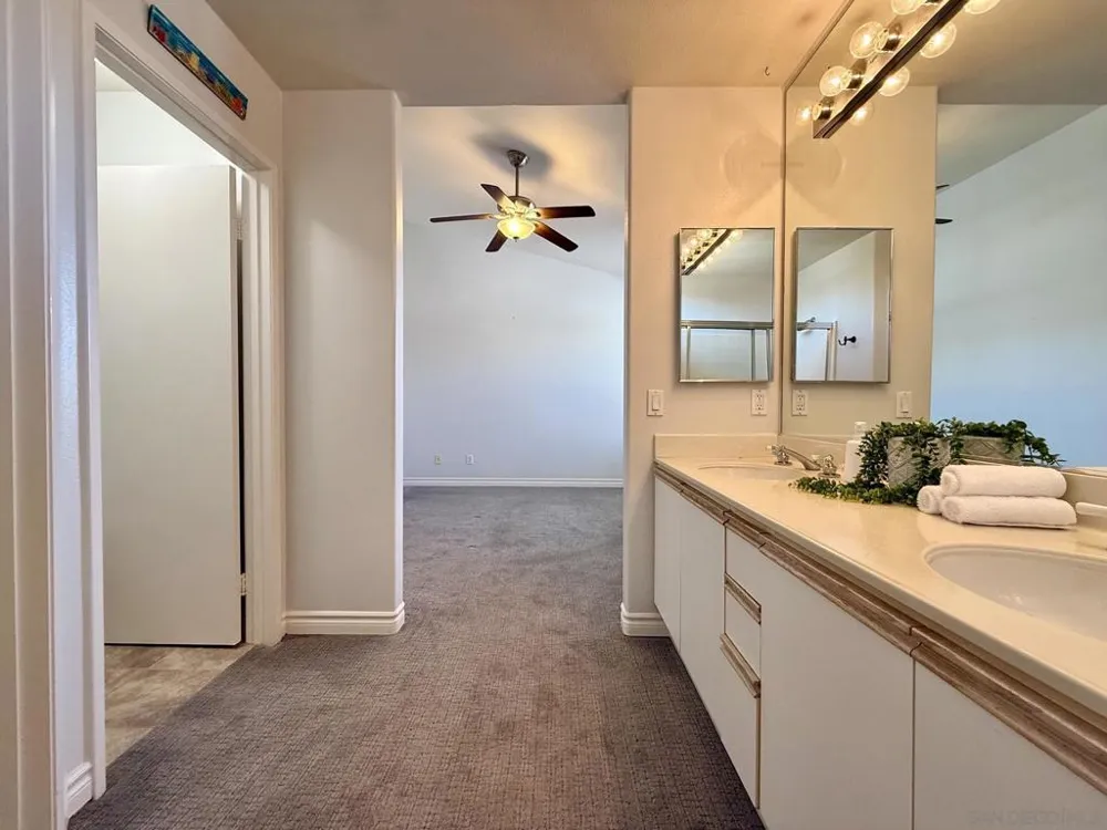 992 S Country Glen Way Anaheim, CA 92808