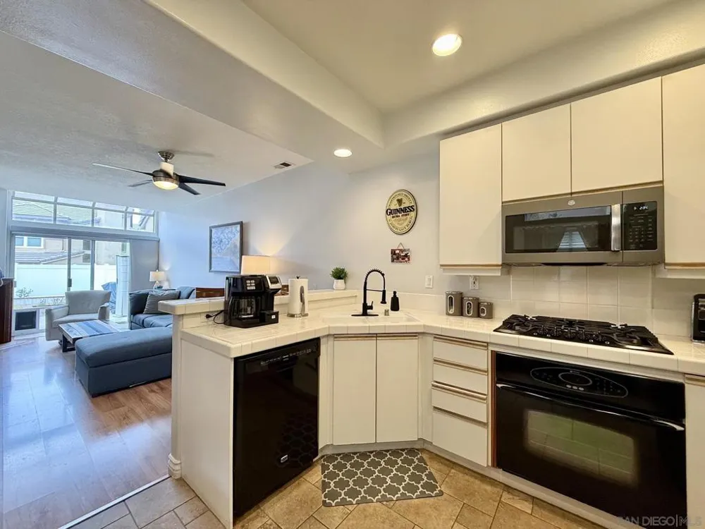 992 S Country Glen Way Anaheim, CA 92808