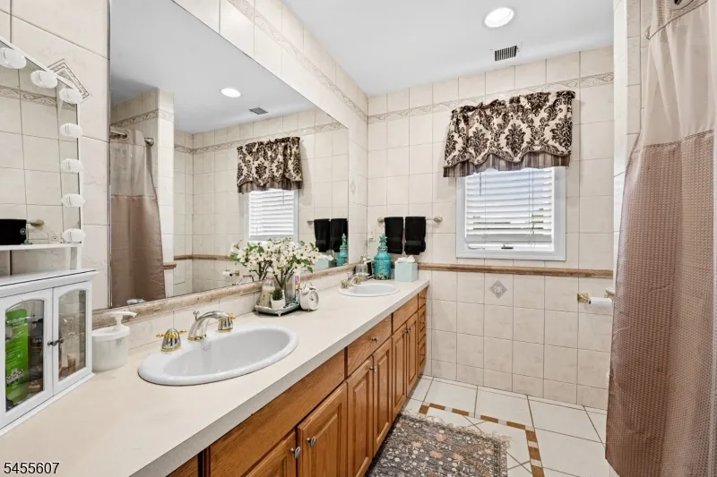 70 Farmingdale Rd Wayne, NJ 07470