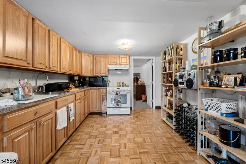 70 Farmingdale Rd Wayne, NJ 07470
