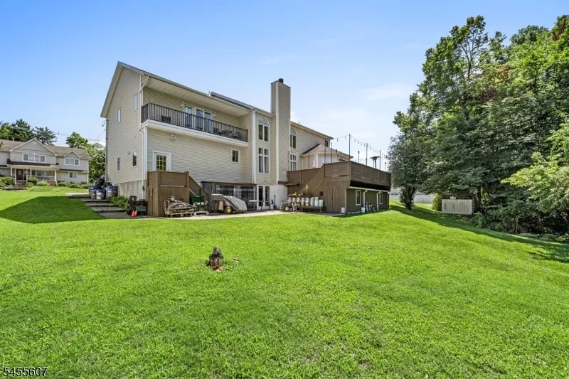 70 Farmingdale Rd Wayne, NJ 07470