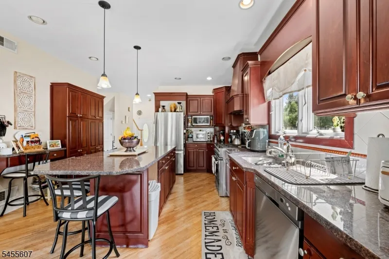 70 Farmingdale Rd Wayne, NJ 07470