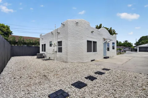 516 Independence Road #1