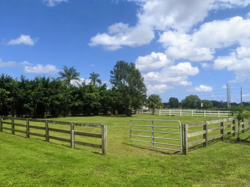 819 Cindy Circle Lane #~ Barn & Guest House Wellington, FL 33414