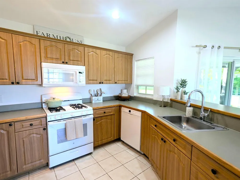 819 Cindy Circle Lane #~ Barn & Guest House Wellington, FL 33414
