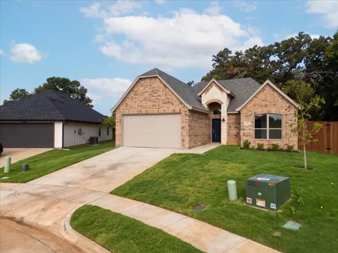 119 Clover Circle