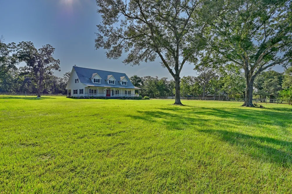 609 Piney Creek Road Bellville, TX 77418