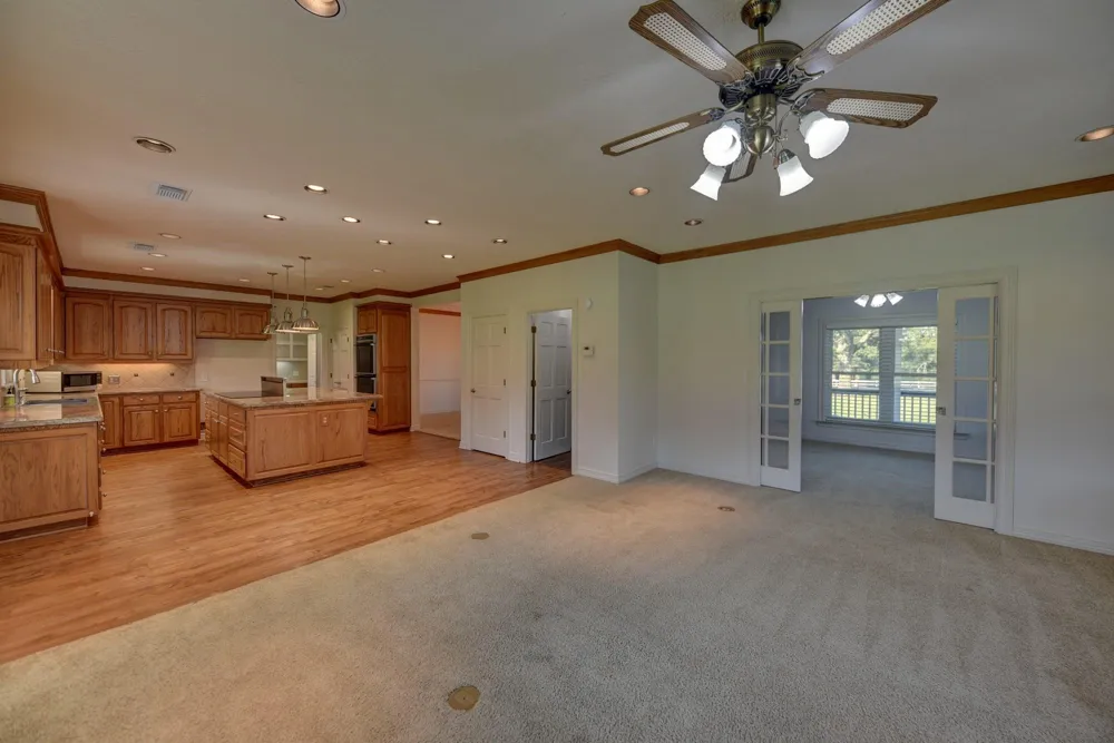 609 Piney Creek Road Bellville, TX 77418