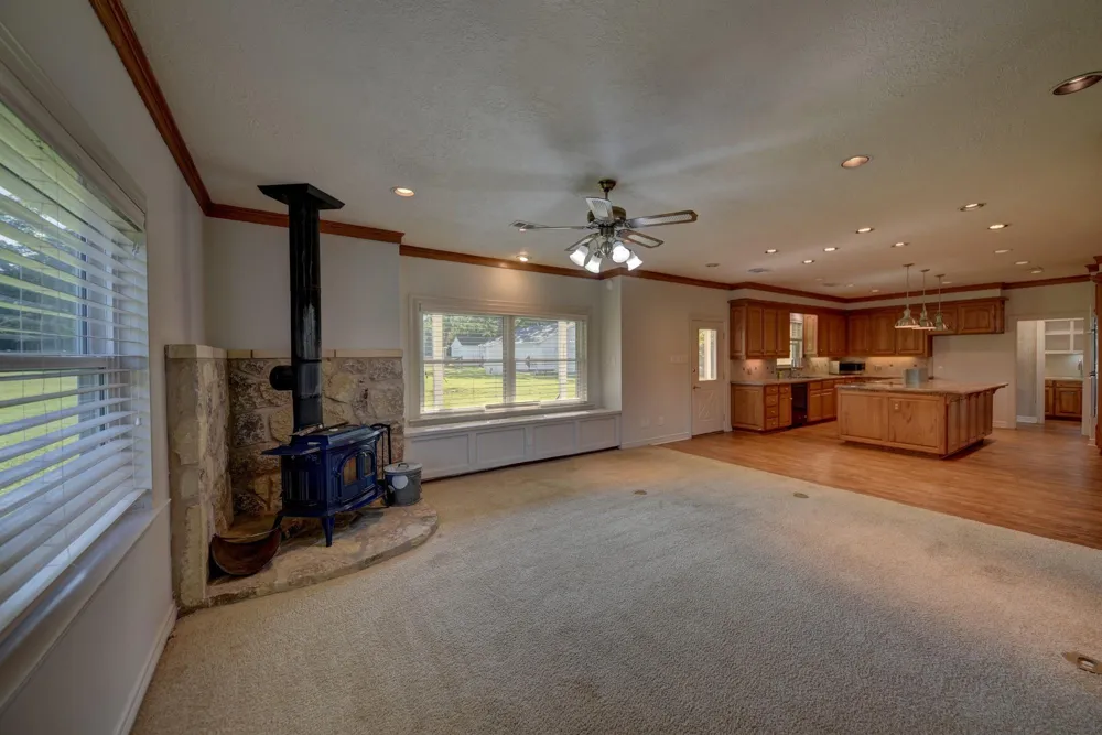 609 Piney Creek Road Bellville, TX 77418