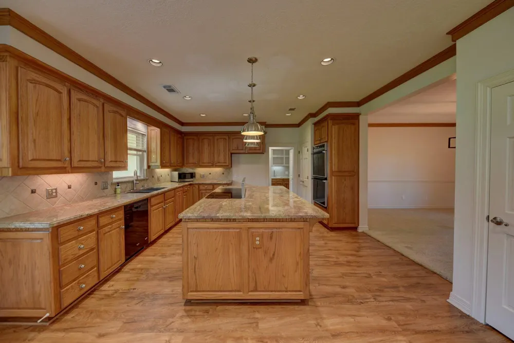 609 Piney Creek Road Bellville, TX 77418