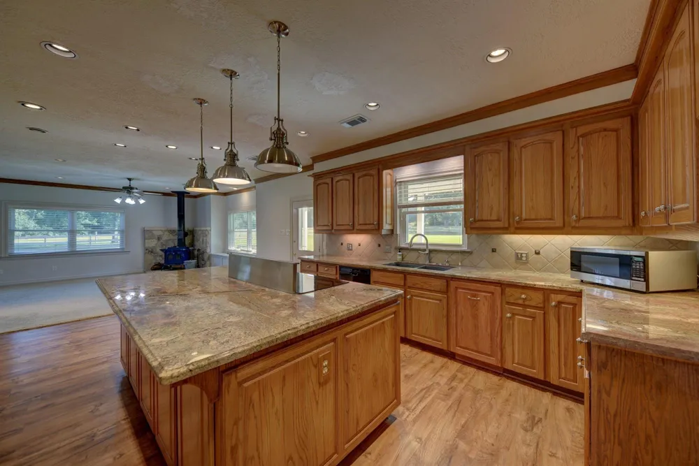 609 Piney Creek Road Bellville, TX 77418