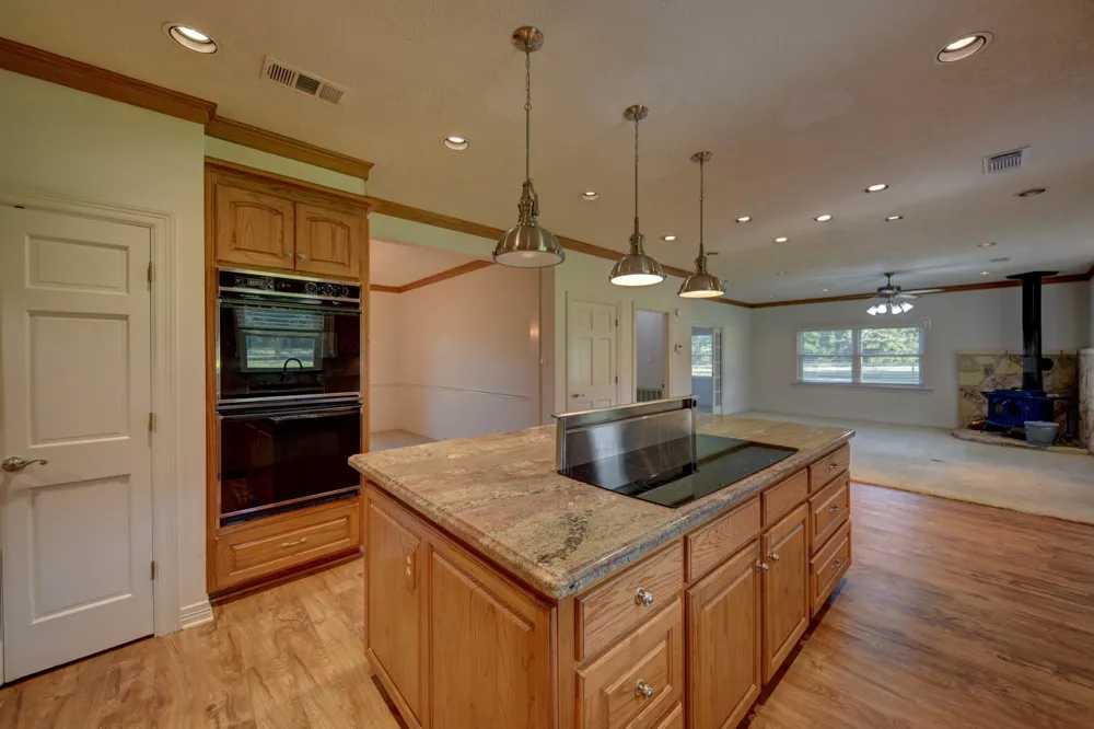 609 Piney Creek Road Bellville, TX 77418