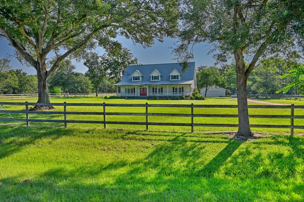 609 Piney Creek Road Bellville, TX 77418