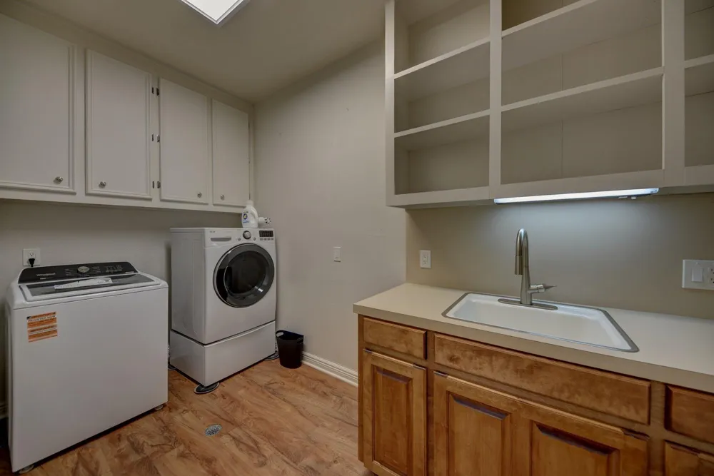 609 Piney Creek Road Bellville, TX 77418