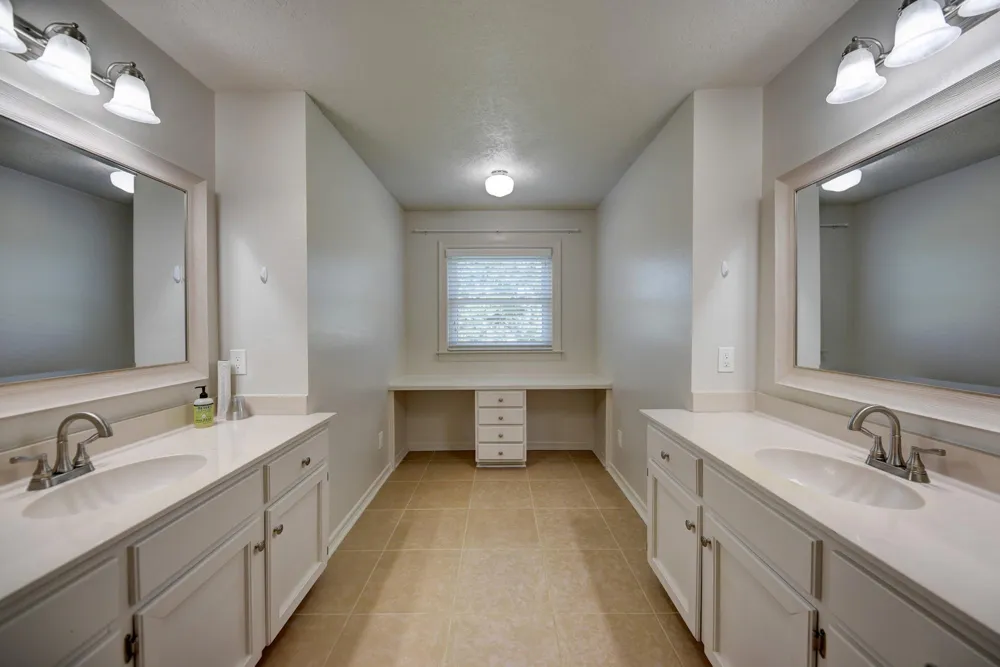 609 Piney Creek Road Bellville, TX 77418