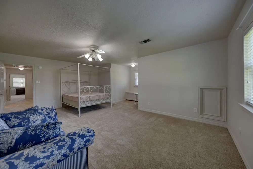 609 Piney Creek Road Bellville, TX 77418