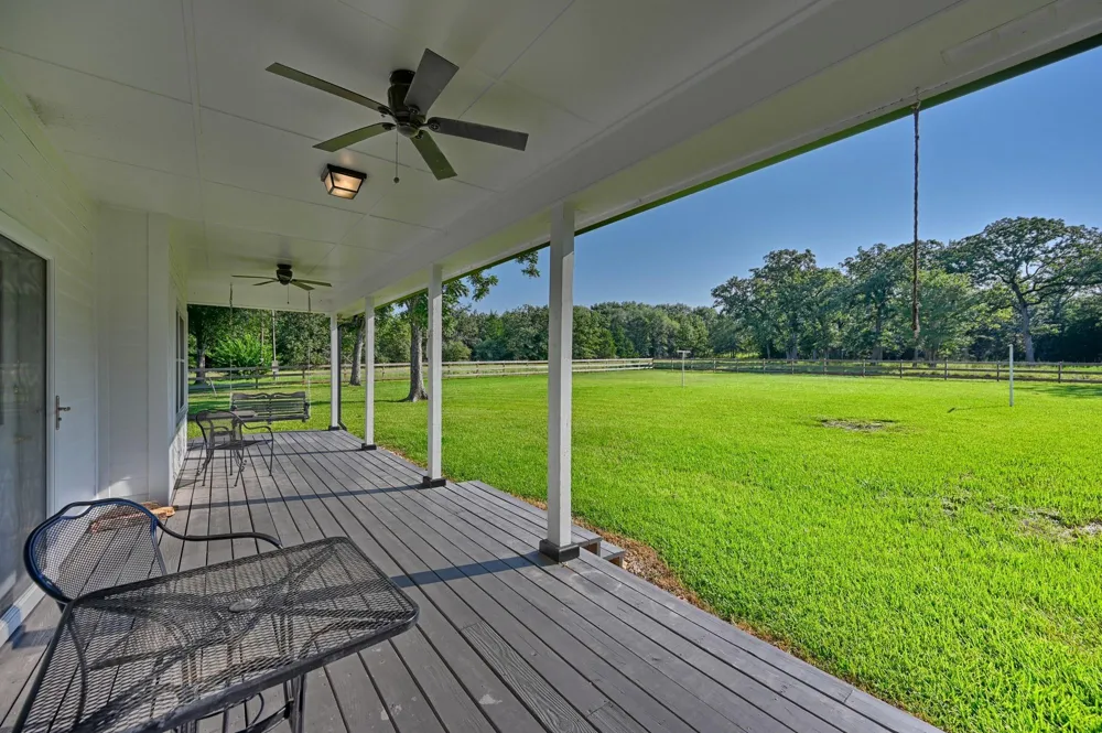 609 Piney Creek Road Bellville, TX 77418