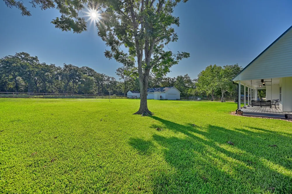 609 Piney Creek Road Bellville, TX 77418