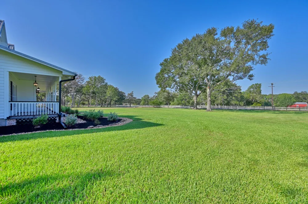 609 Piney Creek Road Bellville, TX 77418
