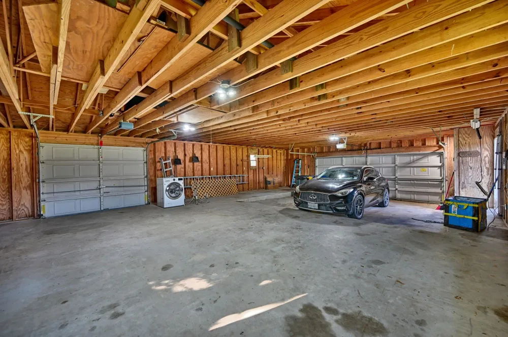 609 Piney Creek Road Bellville, TX 77418