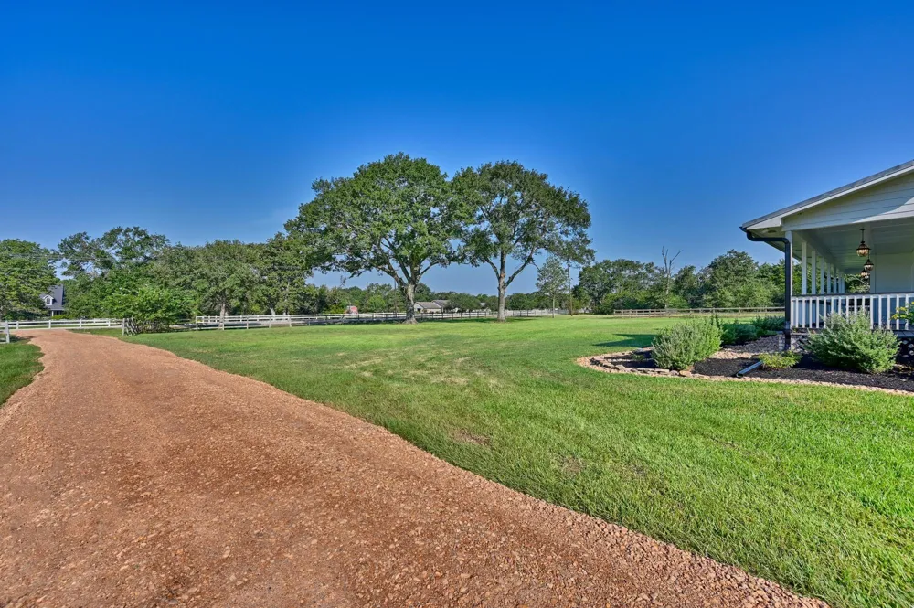 609 Piney Creek Road Bellville, TX 77418