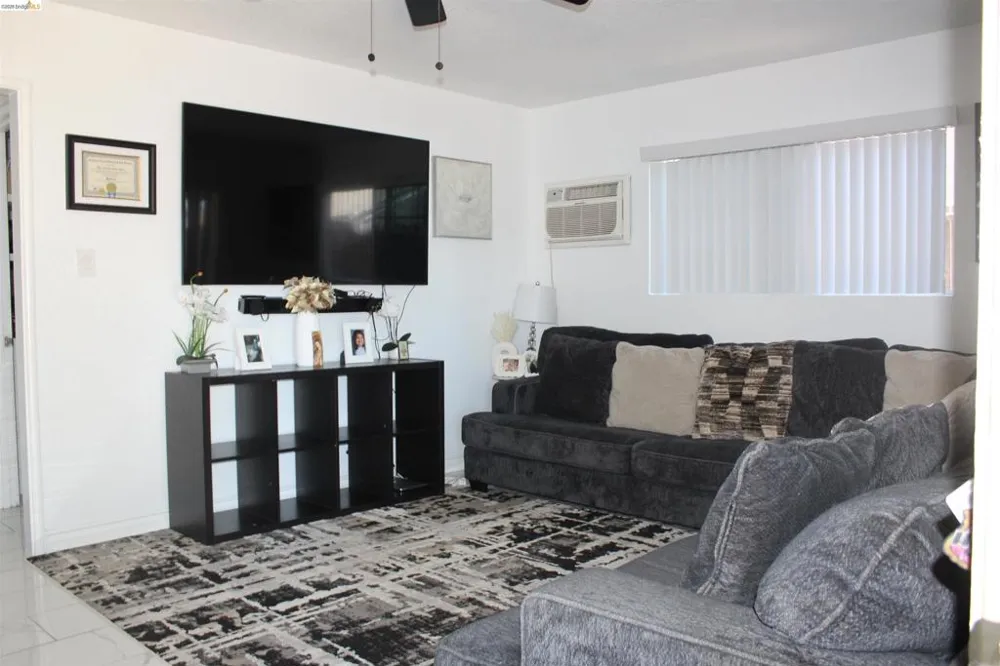2268 E Marsh St Stockton, CA 95205