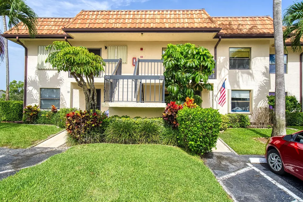 7257 GOLF COLONY COURT #202 Lake Worth, FL 33467