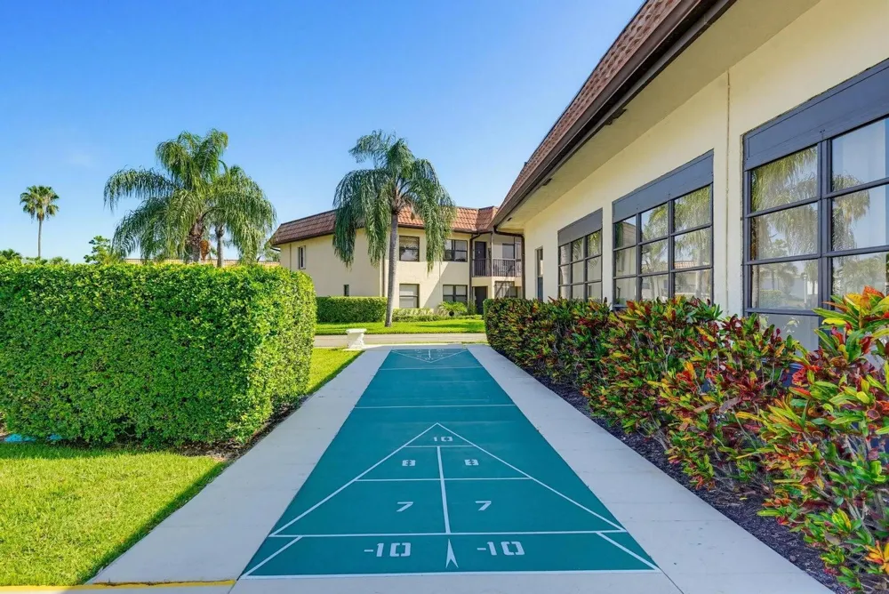 7257 GOLF COLONY COURT #202 Lake Worth, FL 33467