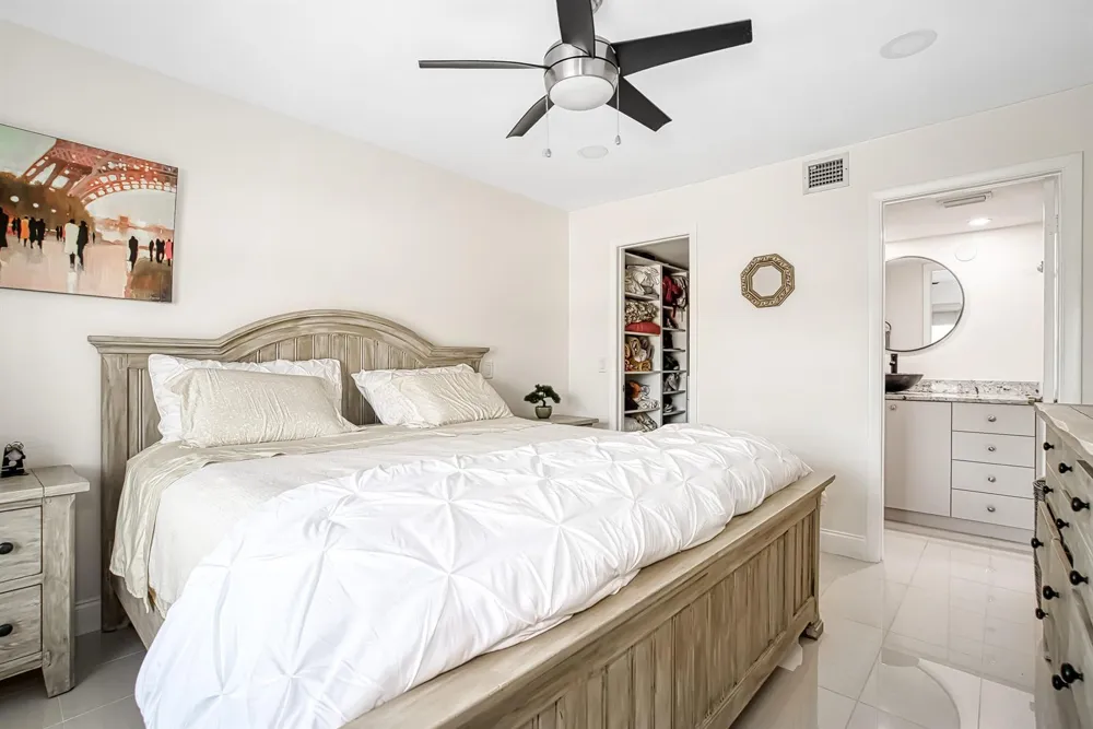 7257 GOLF COLONY COURT #202 Lake Worth, FL 33467