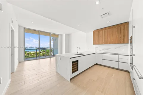 1400 Biscayne Blvd #708