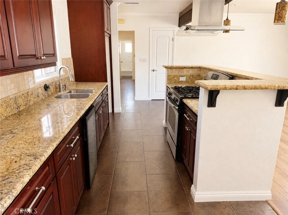 1185 W Hampshire Anaheim, CA 92802