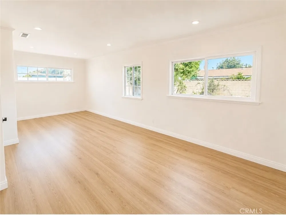1185 W Hampshire Anaheim, CA 92802