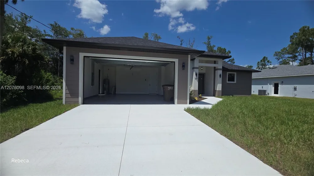 580 WOODVIEW DR Lehigh Acres, FL 33972