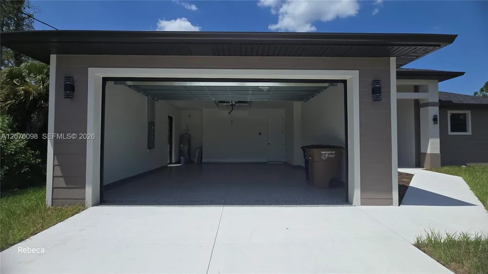 580 WOODVIEW DR Lehigh Acres, FL 33972
