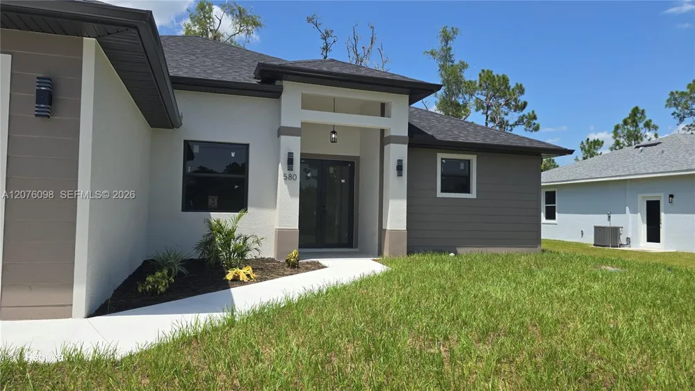 580 WOODVIEW DR Lehigh Acres, FL 33972