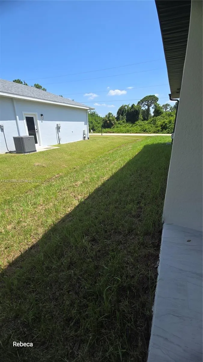 580 WOODVIEW DR Lehigh Acres, FL 33972