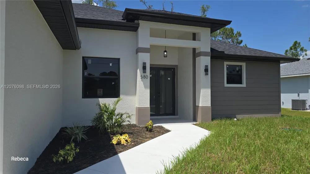 580 WOODVIEW DR Lehigh Acres, FL 33972
