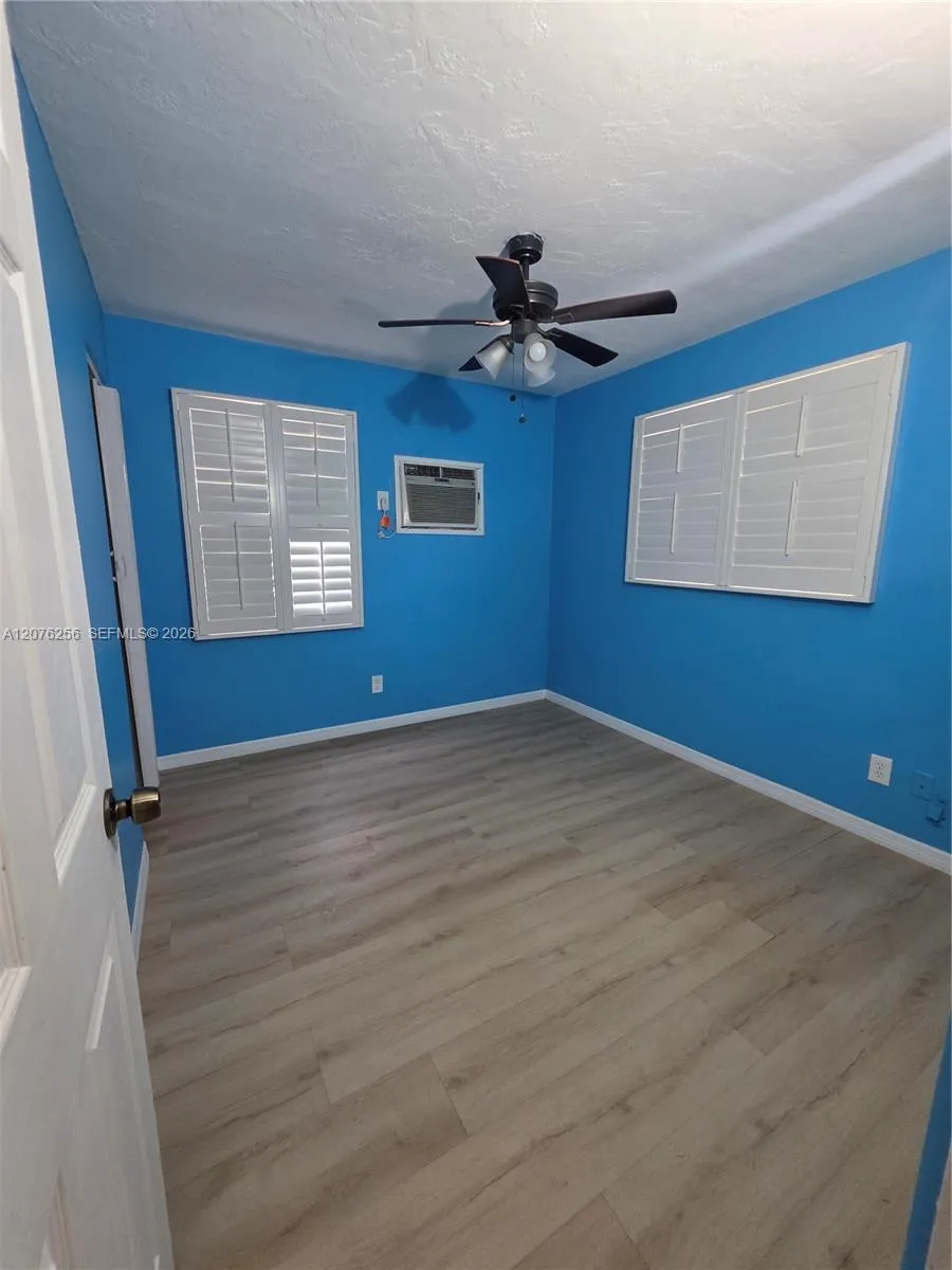 667 W Harbor Dr St Petersburg, FL 33705