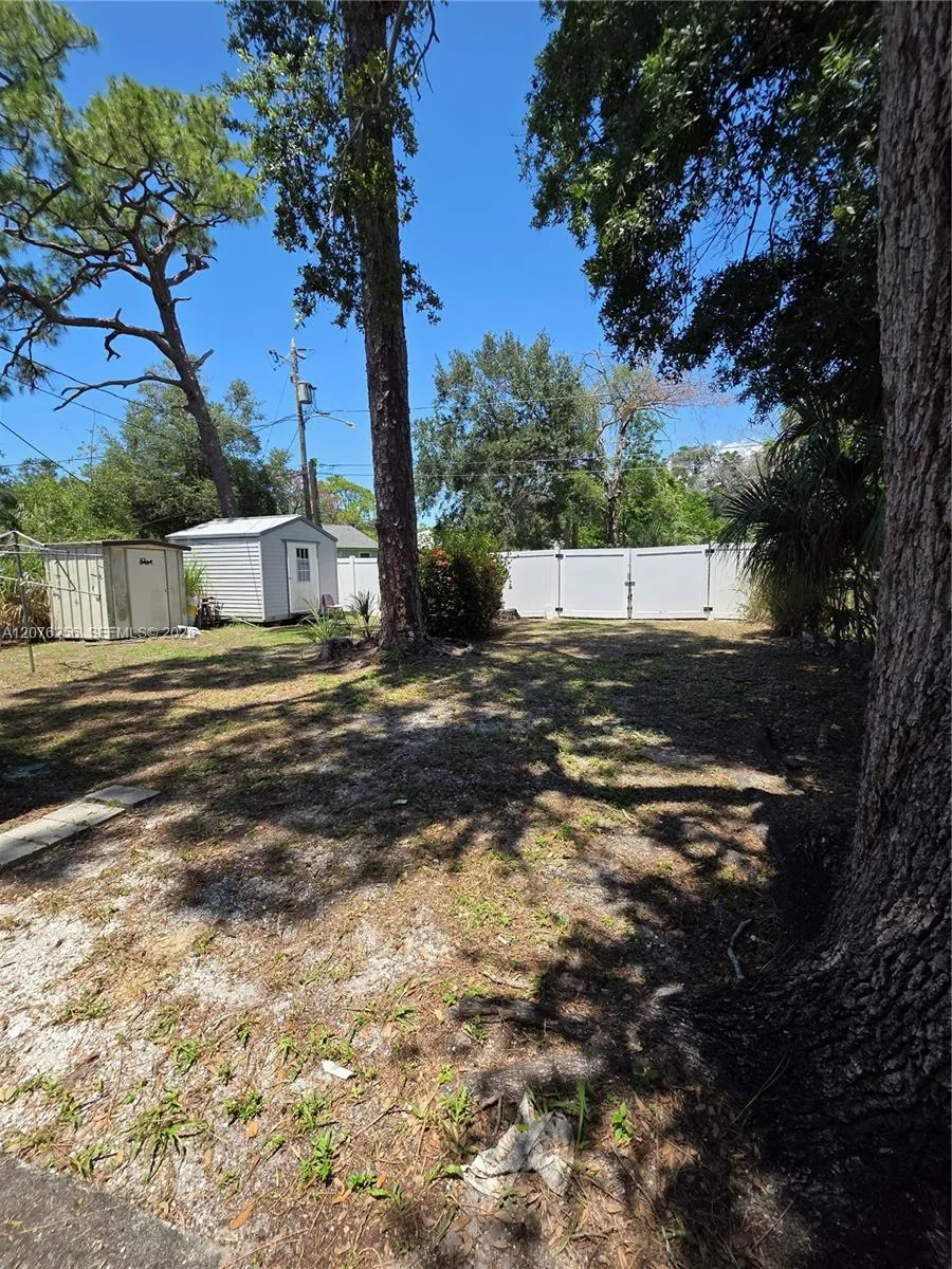 667 W Harbor Dr St Petersburg, FL 33705