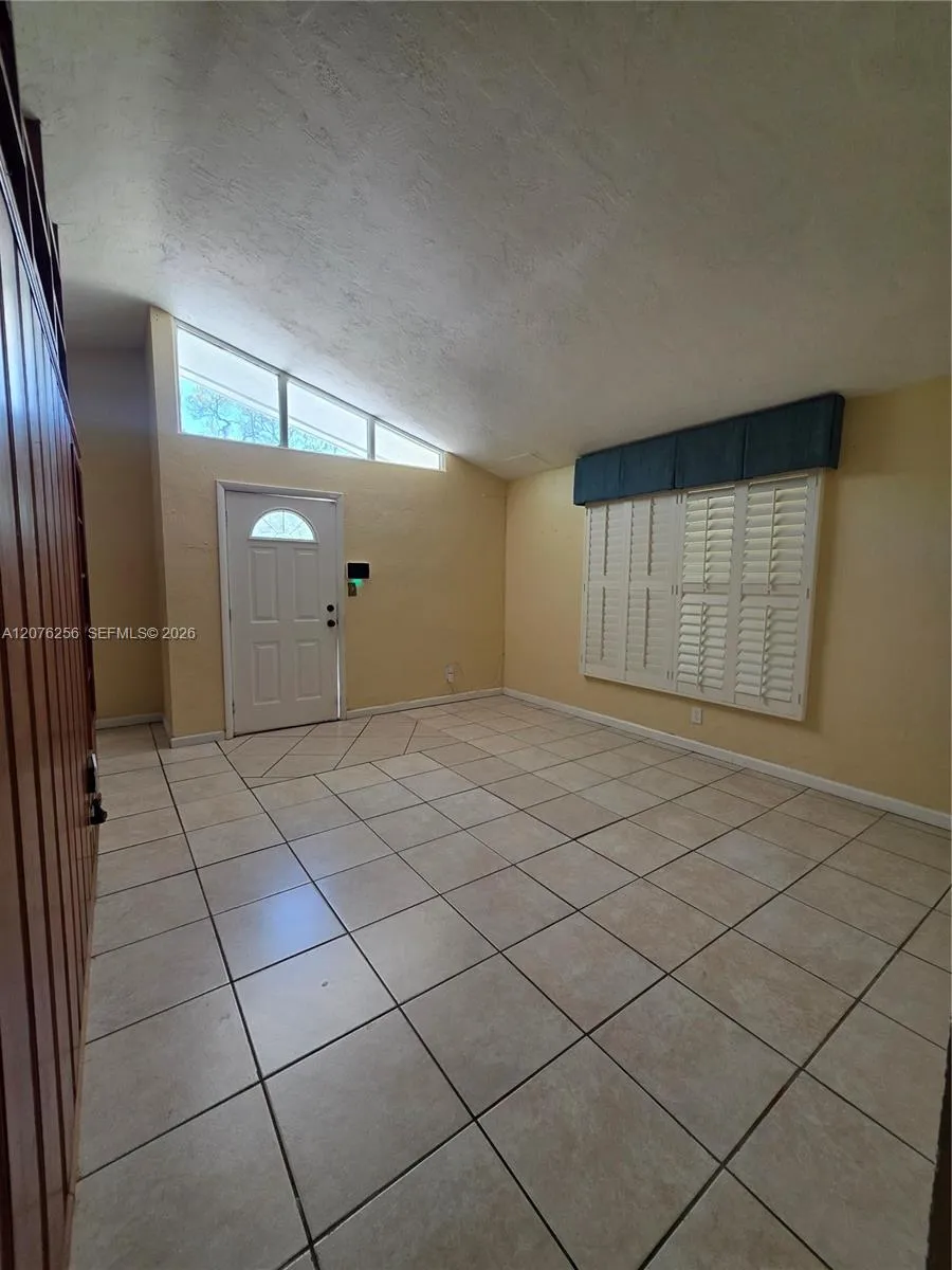 667 W Harbor Dr St Petersburg, FL 33705