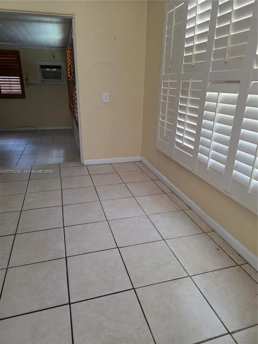 667 W Harbor Dr St Petersburg, FL 33705