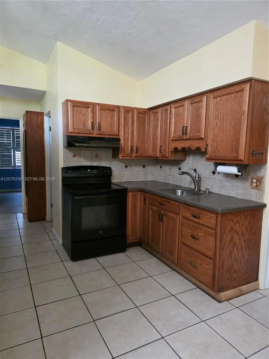 667 W Harbor Dr St Petersburg, FL 33705