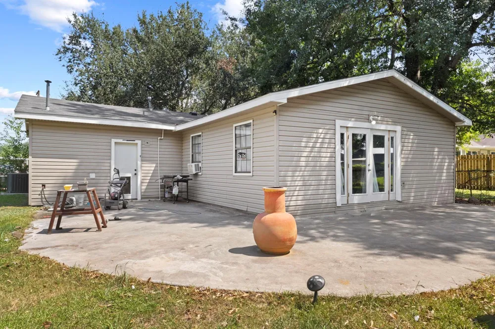 315 3rd Street Nederland, TX 77627