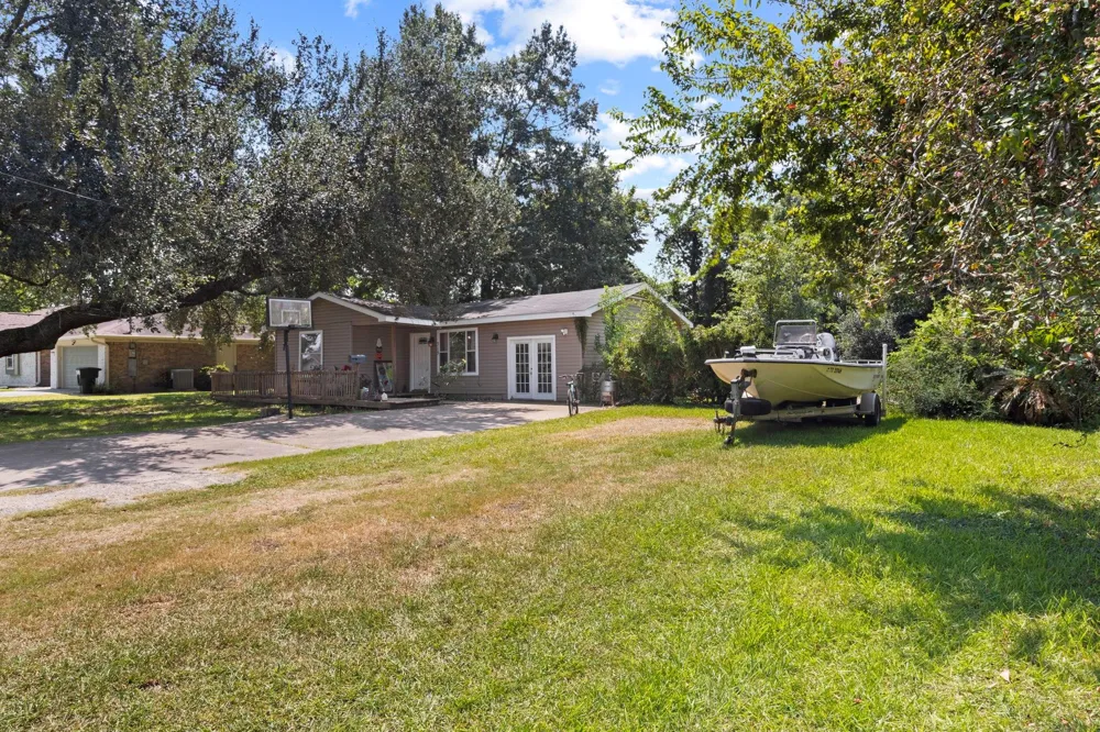 315 3rd Street Nederland, TX 77627