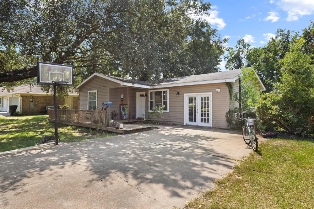 315 3rd Street Nederland, TX 77627