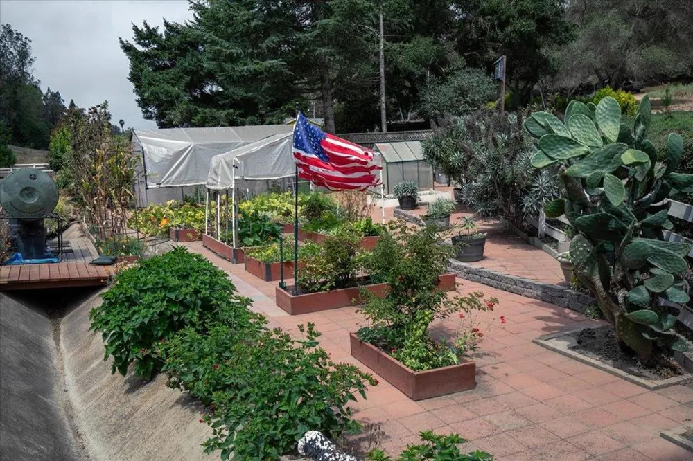 800 Lewis Road Royal Oaks, CA 95076
