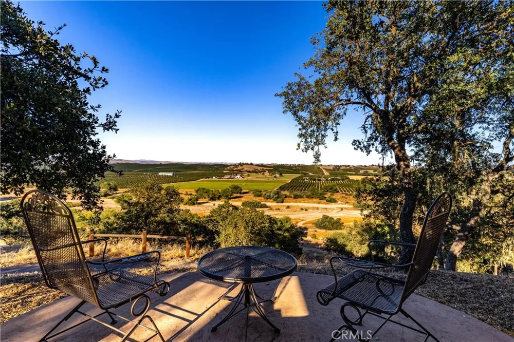 7485 Monterey Paso Robles, CA 93446