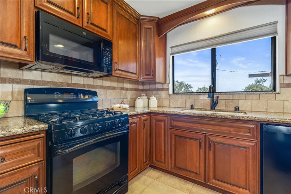 7485 Monterey Paso Robles, CA 93446