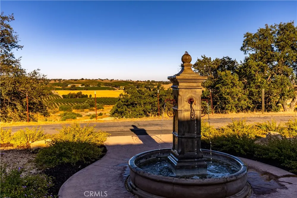 7485 Monterey Paso Robles, CA 93446