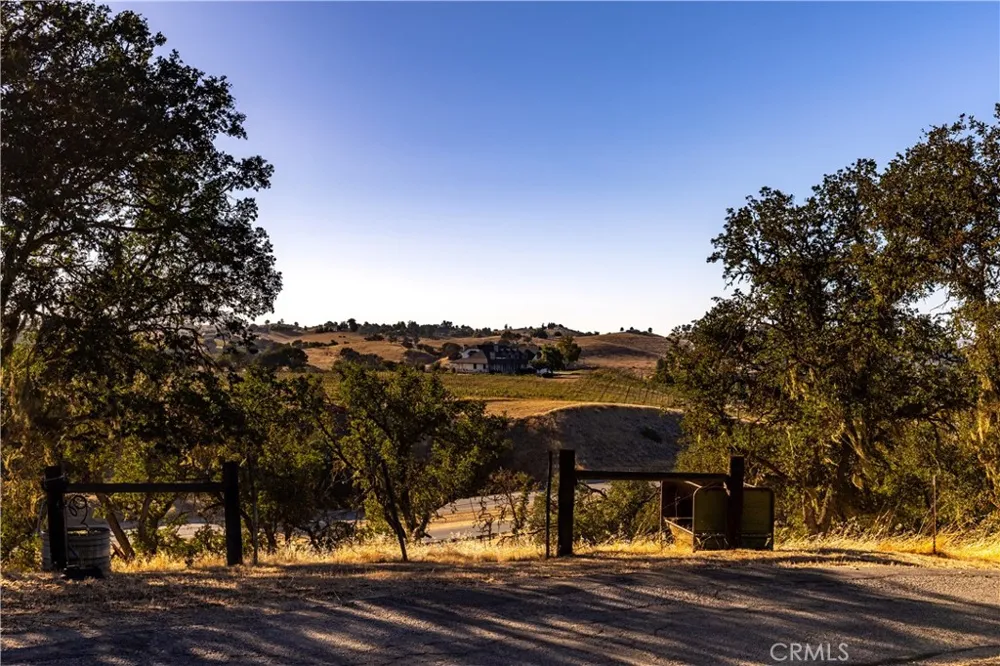 7485 Monterey Paso Robles, CA 93446